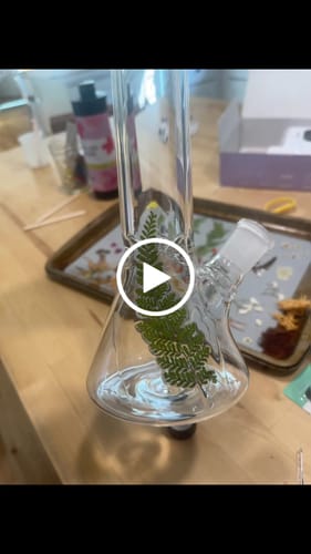 Customer video review of 10" Color Accented Beaker Bong