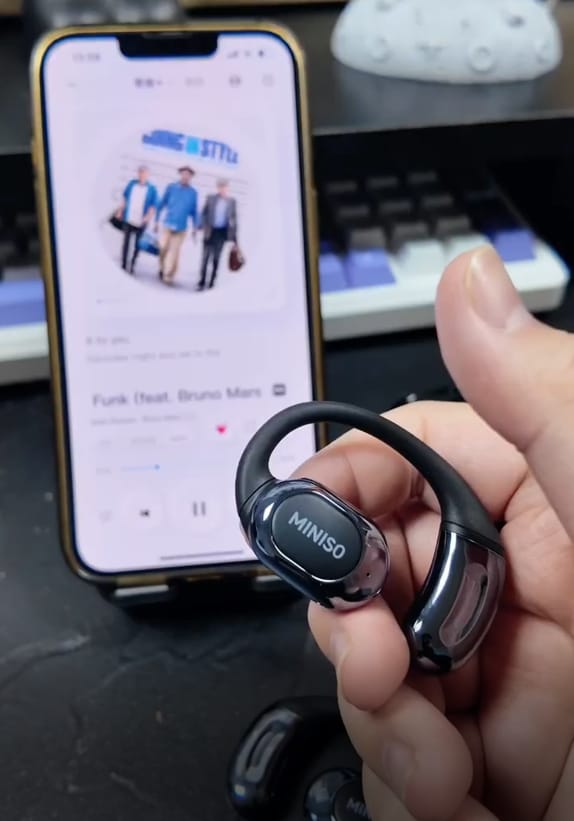 Customer photo review of אוזניות AI מתרגמות - רייבן