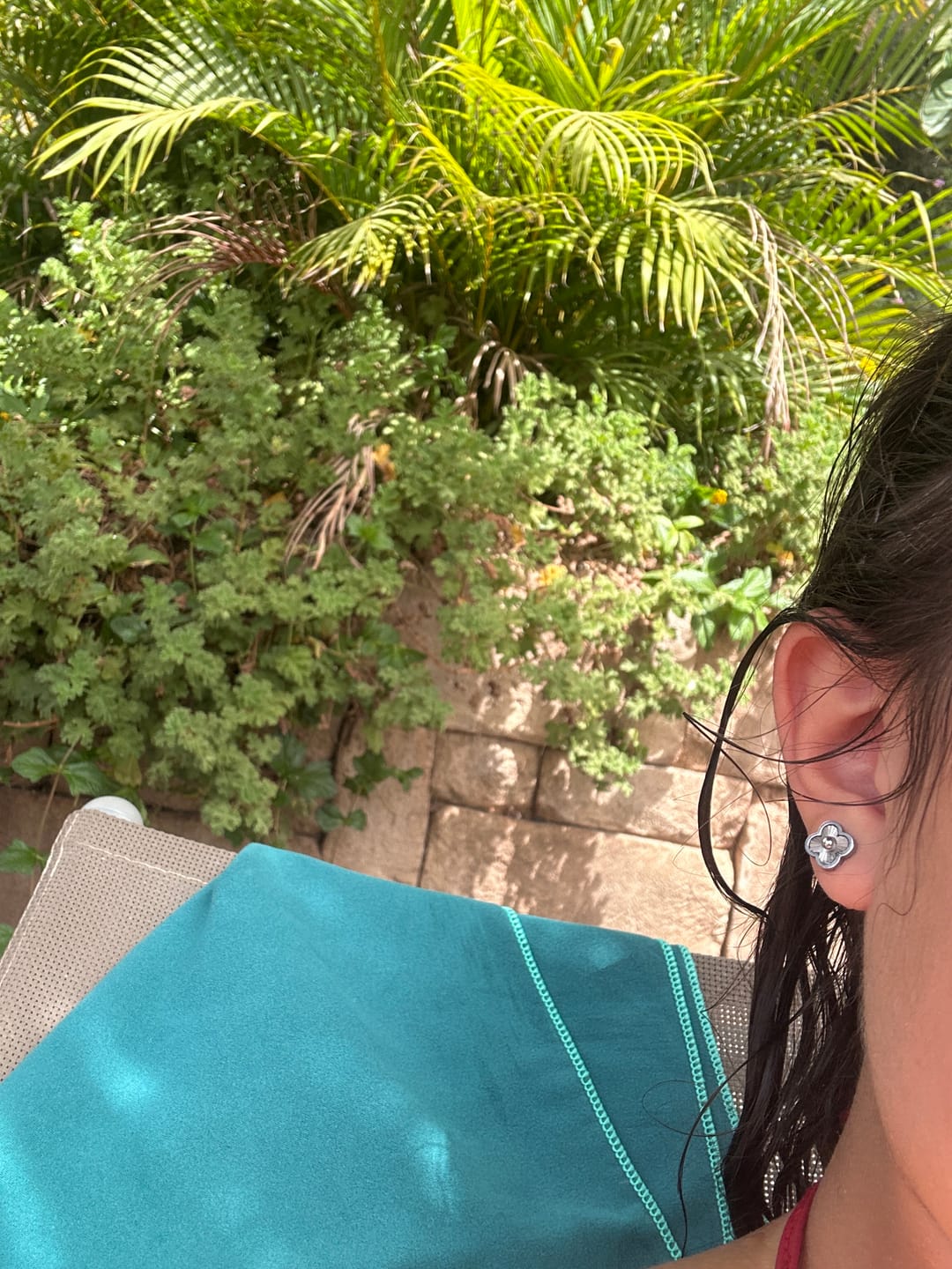 Customer photo review of Golden Lucky Leaf Abbaddon Ohrstecker 14K Vergoldet
