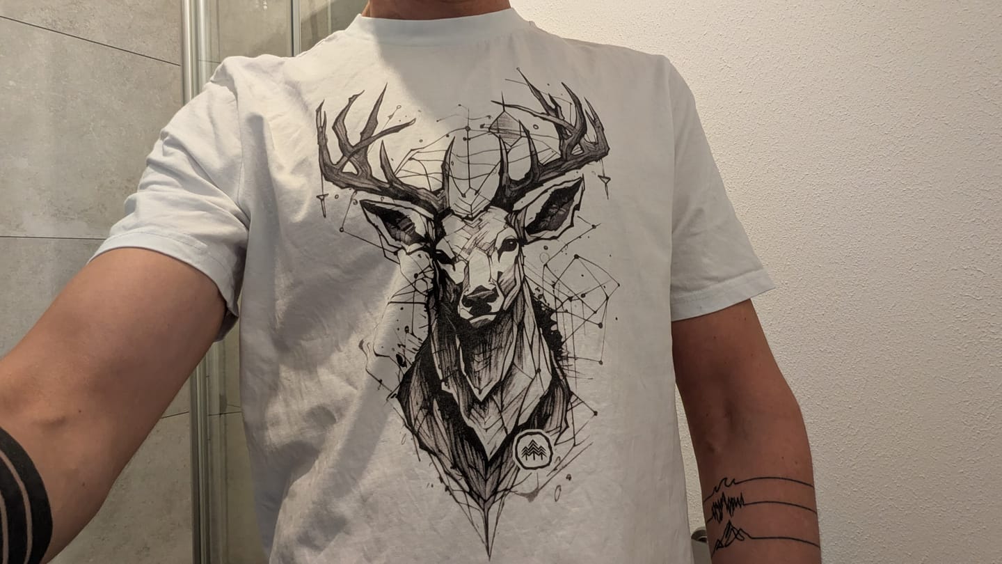 Customer photo review of Hirsch Skizze  - Herren Premium Organic Shirt
