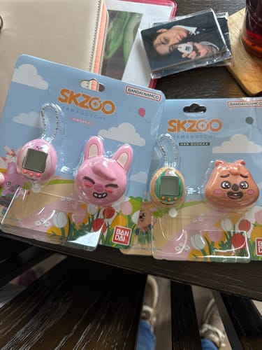 Customer photo review of [3RD PRE-ORDER] STRAY KIDS - SKZOO X DAMAGOTCHI OFFICIAL MD TAMAGOTCHI & CASE SET