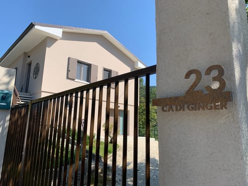 Customer photo review of Numero civico e testo sagomato modello Line 02 Alluminio