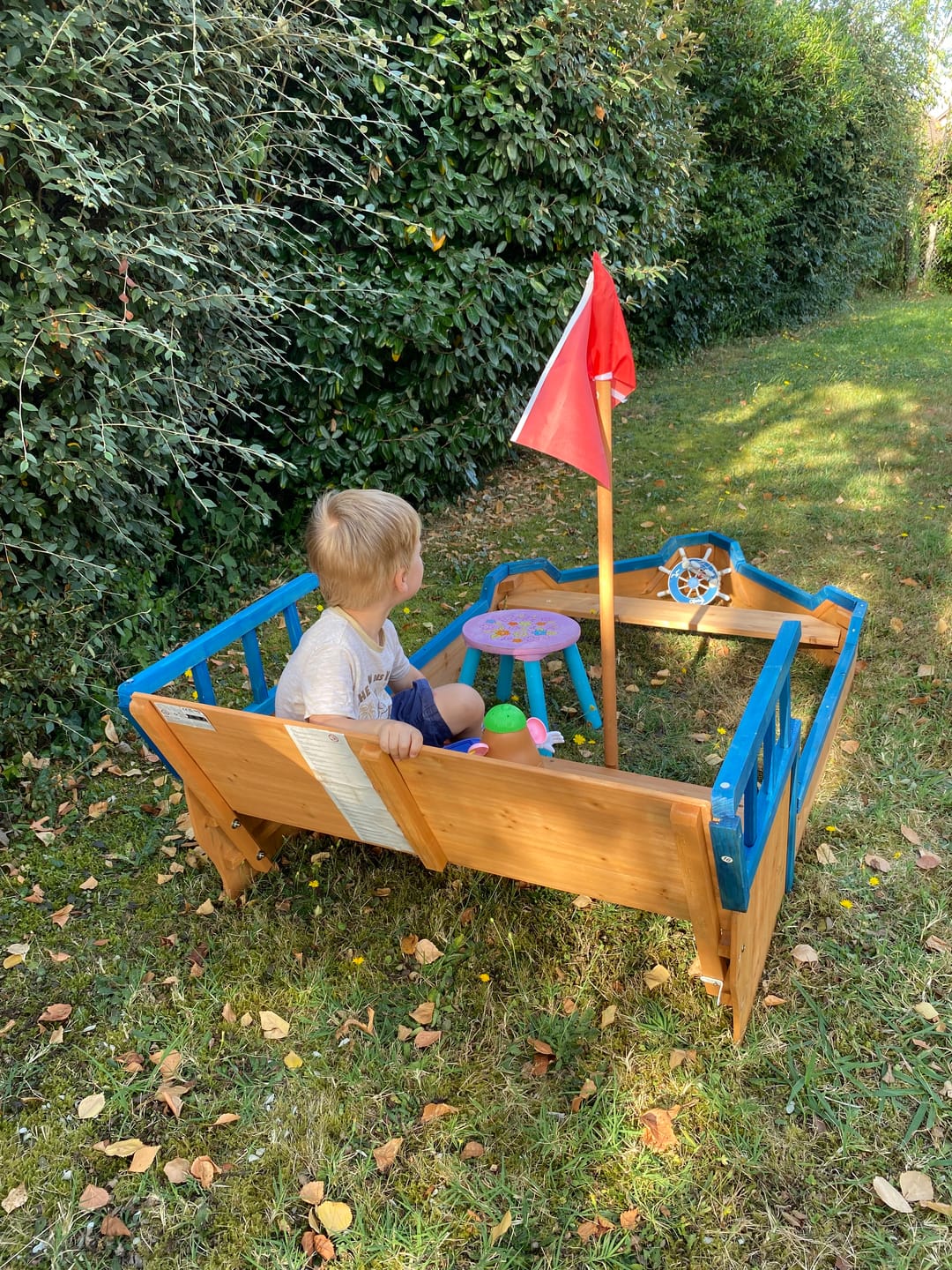 Customer photo review of Bac à sable bateau pirate en bois 190x94.5 cm – Jeu extérieur créatif 3-9 ans