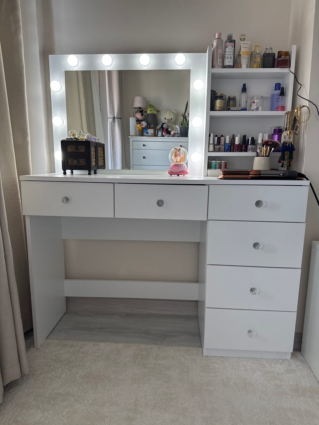 Customer photo review of Rani BJ127 Hollywood Işıklı Aynalı Kulis Makyaj Masası 6 Çekmeceli Takı Düzenleyici Beyaz