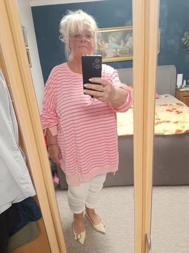 Customer photo review of ROMY curvey Size Sweater - rosa/pink