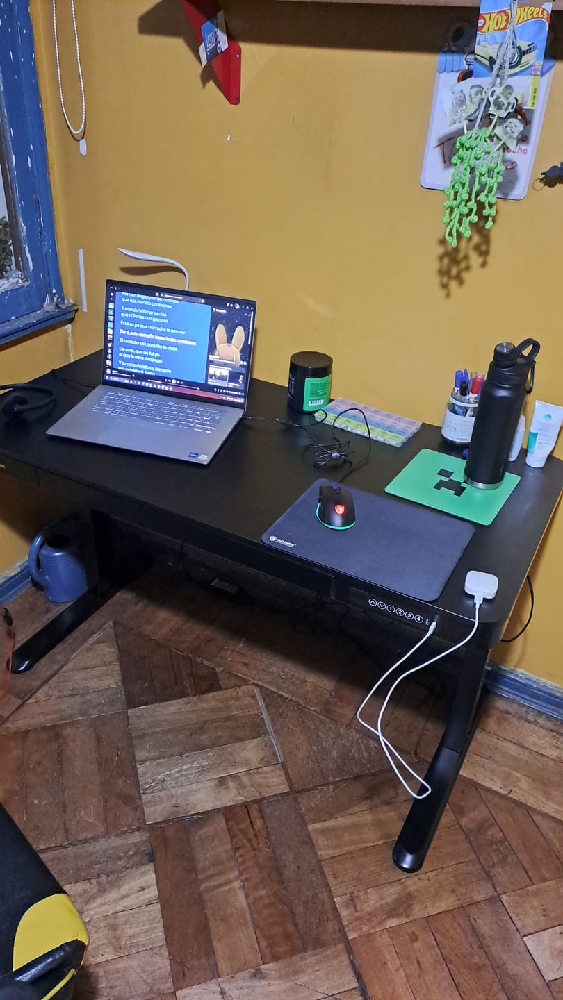 Customer photo review of Standing Desk Smart 120 x 60 cm