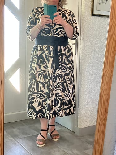 Customer photo review of Robe Manon viscose imprimé graphique noir/ivoire
