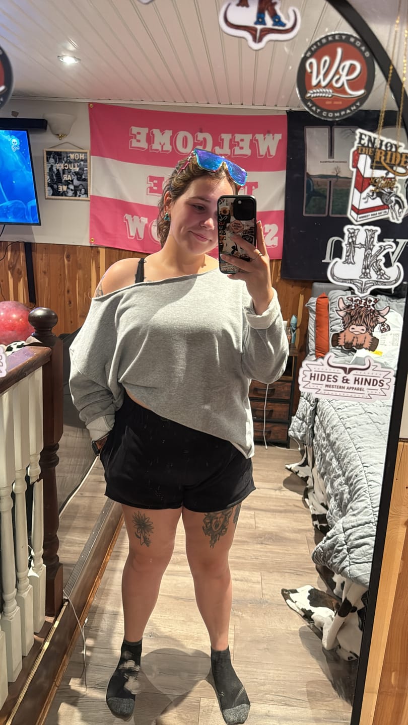 Customer photo review of Weekender Sweat Shirt