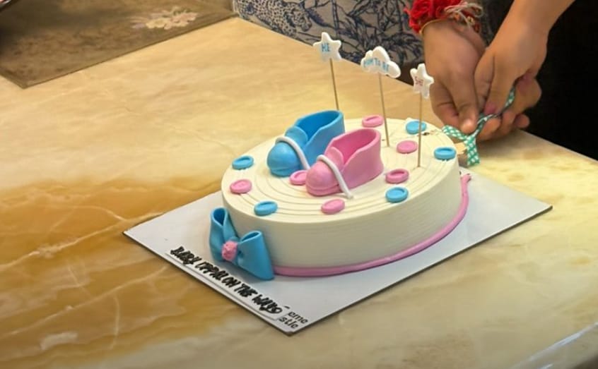 Customer photo review of Baby Shower Shoes Design Cake