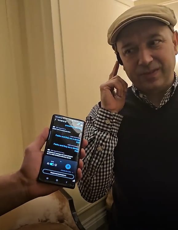 Customer photo review of אוזניות AI מתרגמות - רייבן
