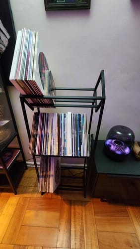 Customer photo review of Porta Vinilo Tres Niveles | LUXE METAL BLACK
