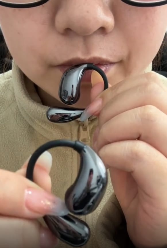 Customer photo review of אוזניות AI מתרגמות - רייבן