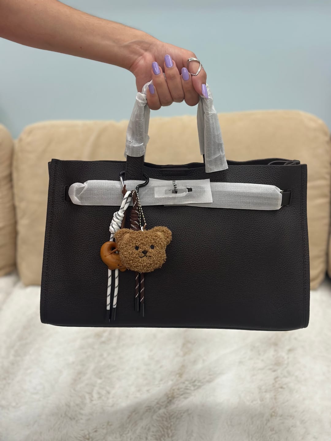 Customer photo review of Urban Luxe — Genuine Leather Power Tote. Women’s shoulder bag