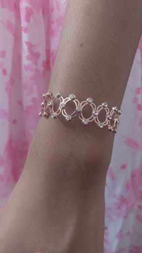 Customer photo review of Anushka Sharma Rose Gold Supple Bracelet