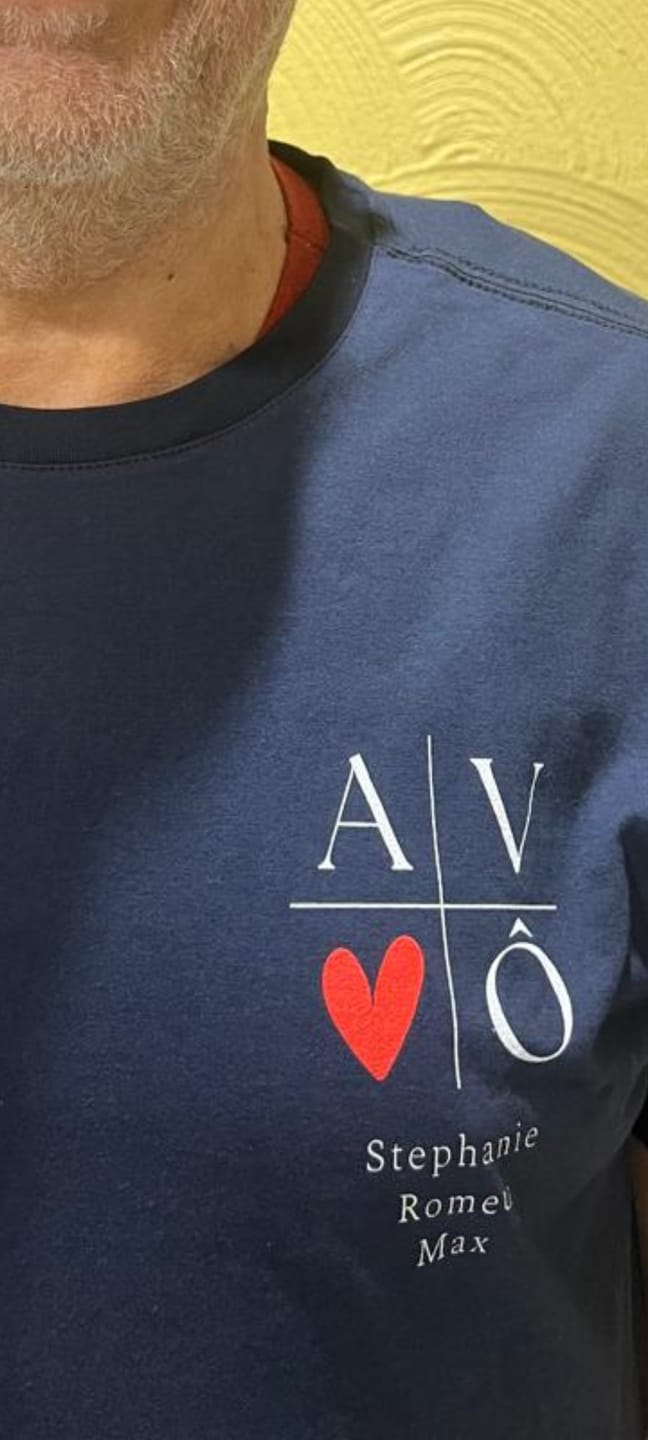 Customer photo review of Camiseta Personalizada AVÔ MINIMALISTA - Algodão 100%