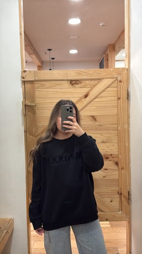 Customer photo review of Polerón Crew Neck Logo Velvet Black