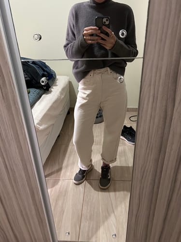 Ana Beatriz G. review of Calça Jeans Reta Araçá Bege image 1 out of 1