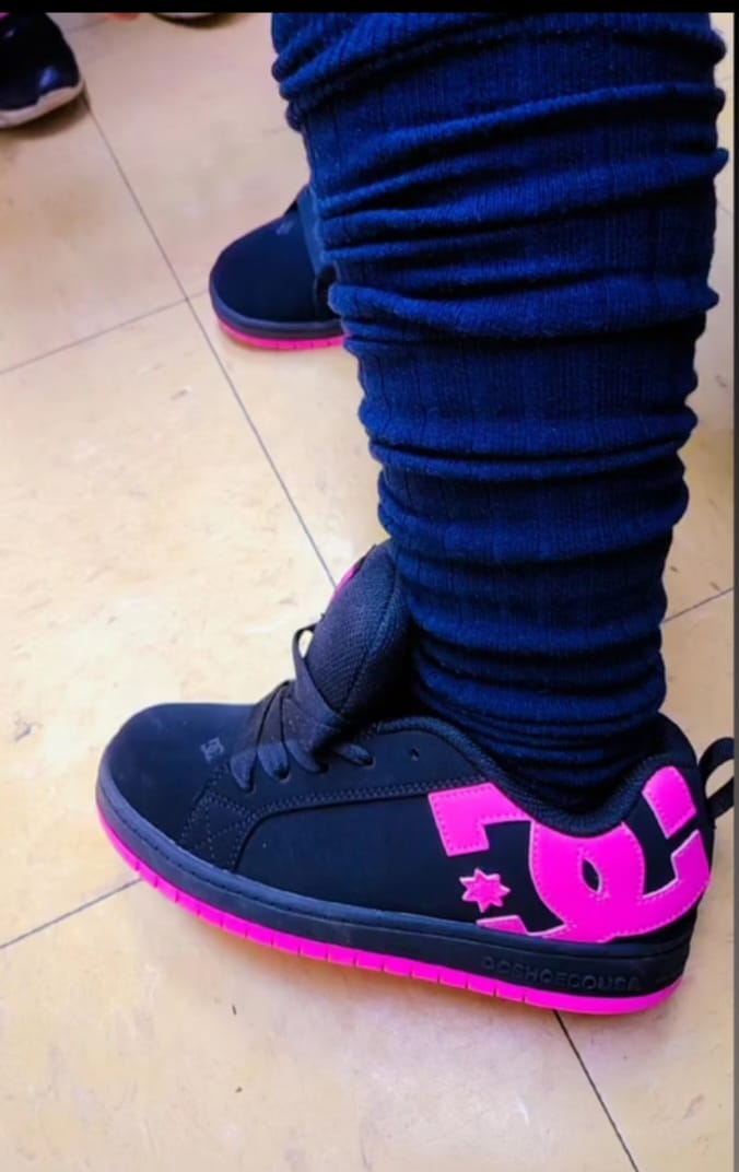 Customer photo review of Zapatillas Dc Court Graffik Cadete Negro