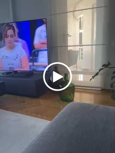 Customer video review of Düz Büyük Cam Vazo 25x38 cm Yeşil