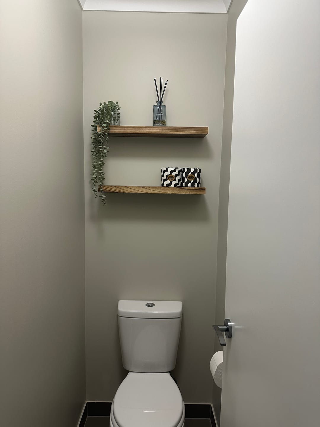 Customer photo review of Levede 2 Pcs Floating Shelves Wall Mounted