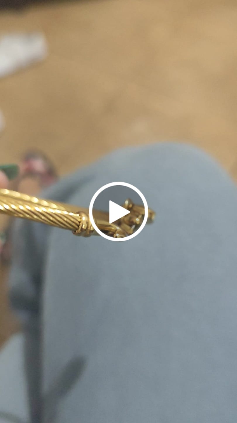 Customer video review of Bracelete Love Banhado em Ouro 18k