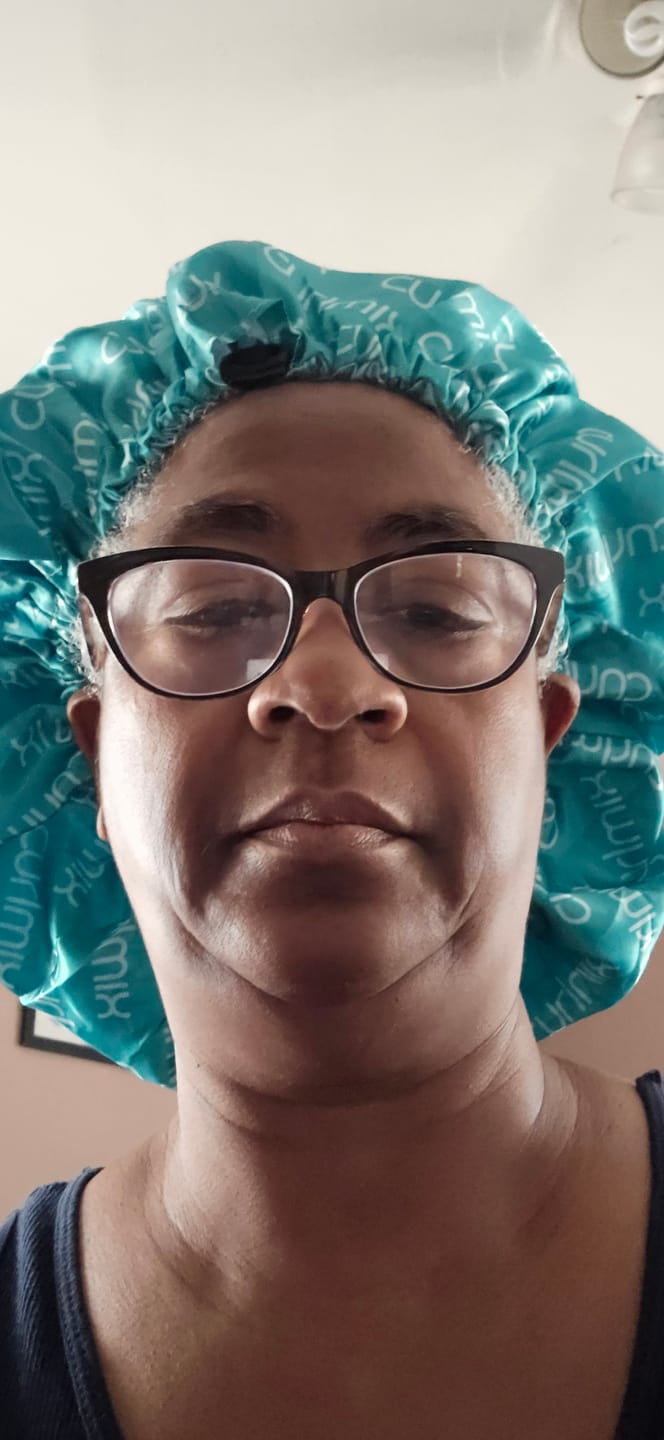Customer photo review of CurlMix Satin Bonnet – 2-in-1 Reversible Design with Adjustable Drawstring for Secure, Frizz-Free Protection