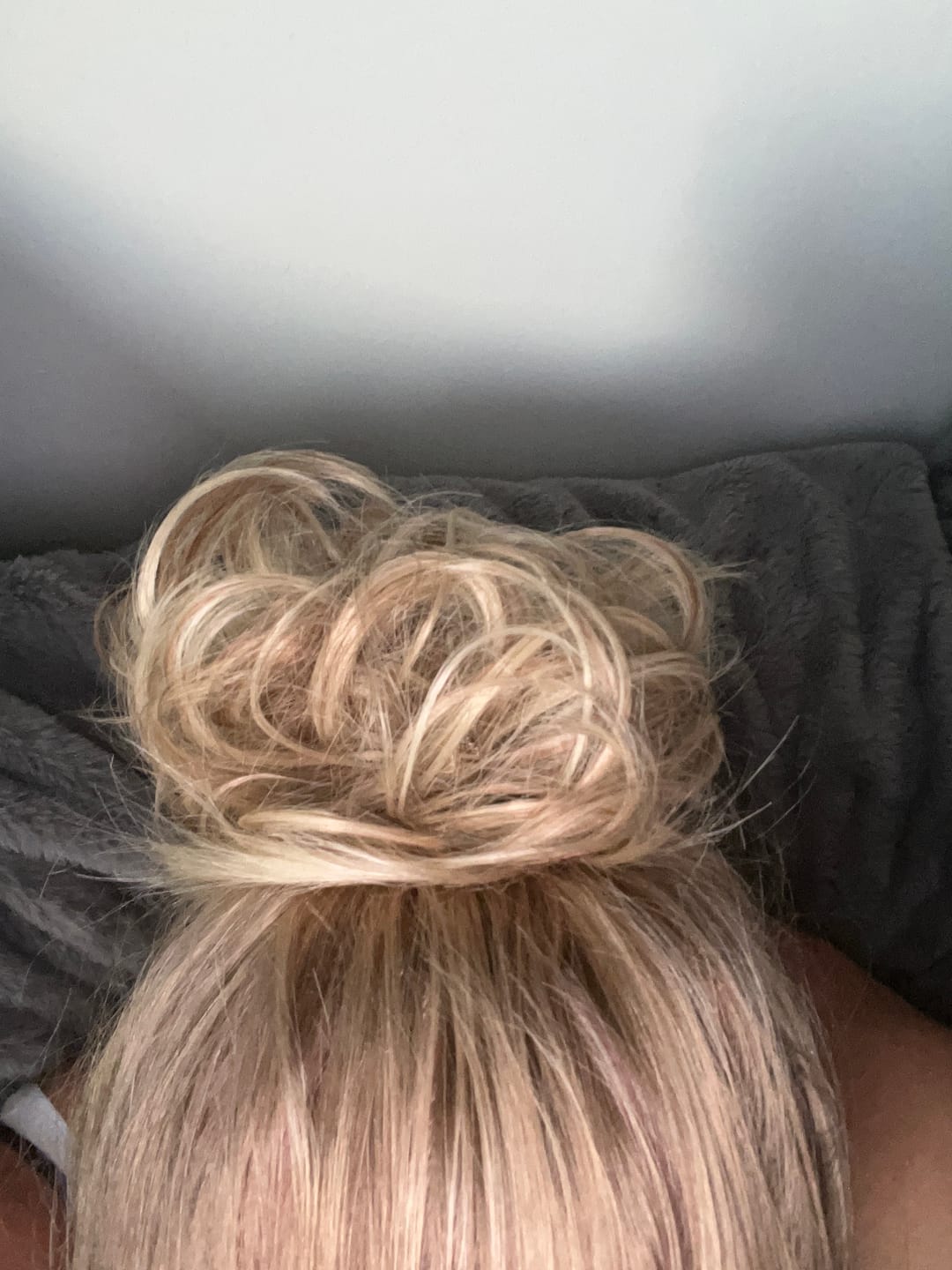 Customer photo review of Stranded Mini Messy Bun - #10/16/22 Ballerina Musk
