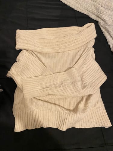 Customer photo review of SWEATER LINA CRUDO