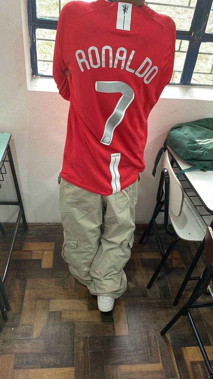 Customer photo review of RONALDO UZUN KOLLU MANCHESTER UNİTED 2008 SEZONU YETİŞKİN FUTBOL FORMASI