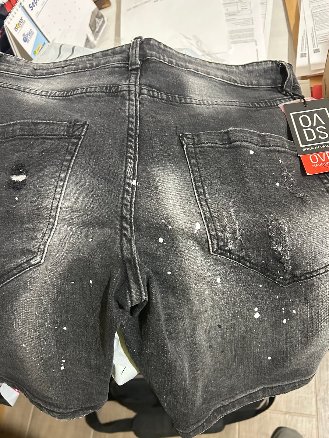 Customer photo review of PANTALÓN CORTO VAQUERO SLIM FIT - NEGRO - OVDS