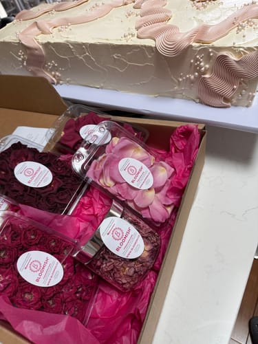 Customer photo review of THE ROMANCE COLLECTION - Pink and Red Freeze Dried Edible Flowers