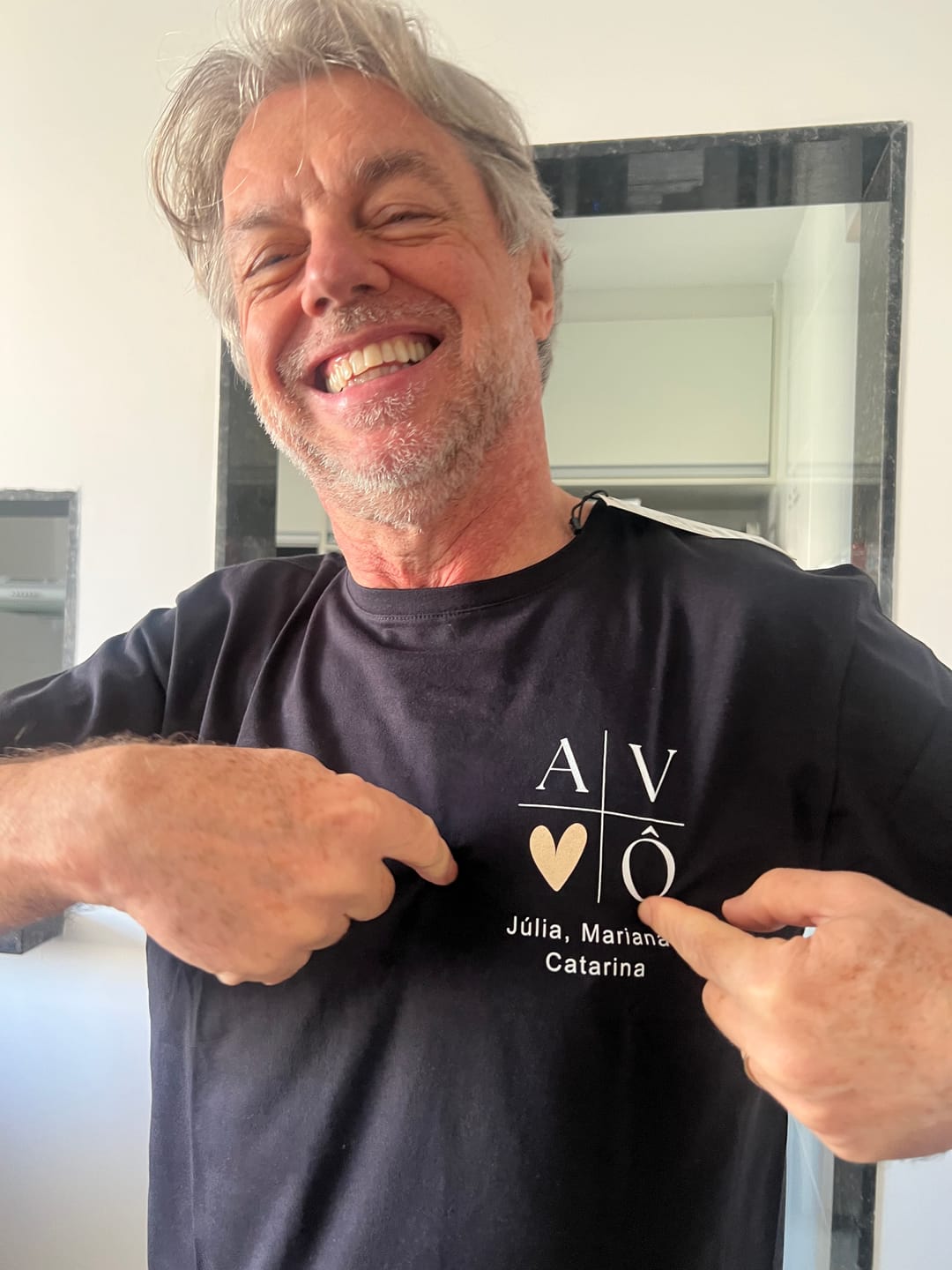 Customer photo review of Camiseta Personalizada AVÔ MINIMALISTA - Algodão 100%