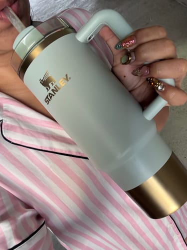 Customer photo review of The Quencher H2.0 Flowstate™ Tumbler Gilded | 887ML