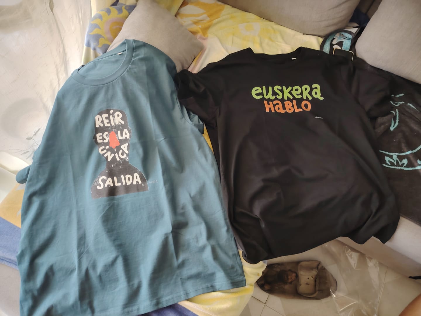 Customer photo review of Camiseta "Reír es la única salida"