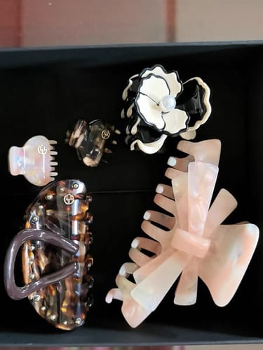 Customer photo review of Isabella Mini Hair Claw
