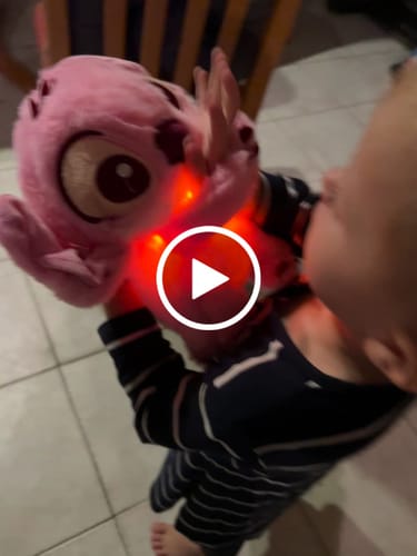 Customer video review of סטיץ ורוד בובת החלומות הנושמת