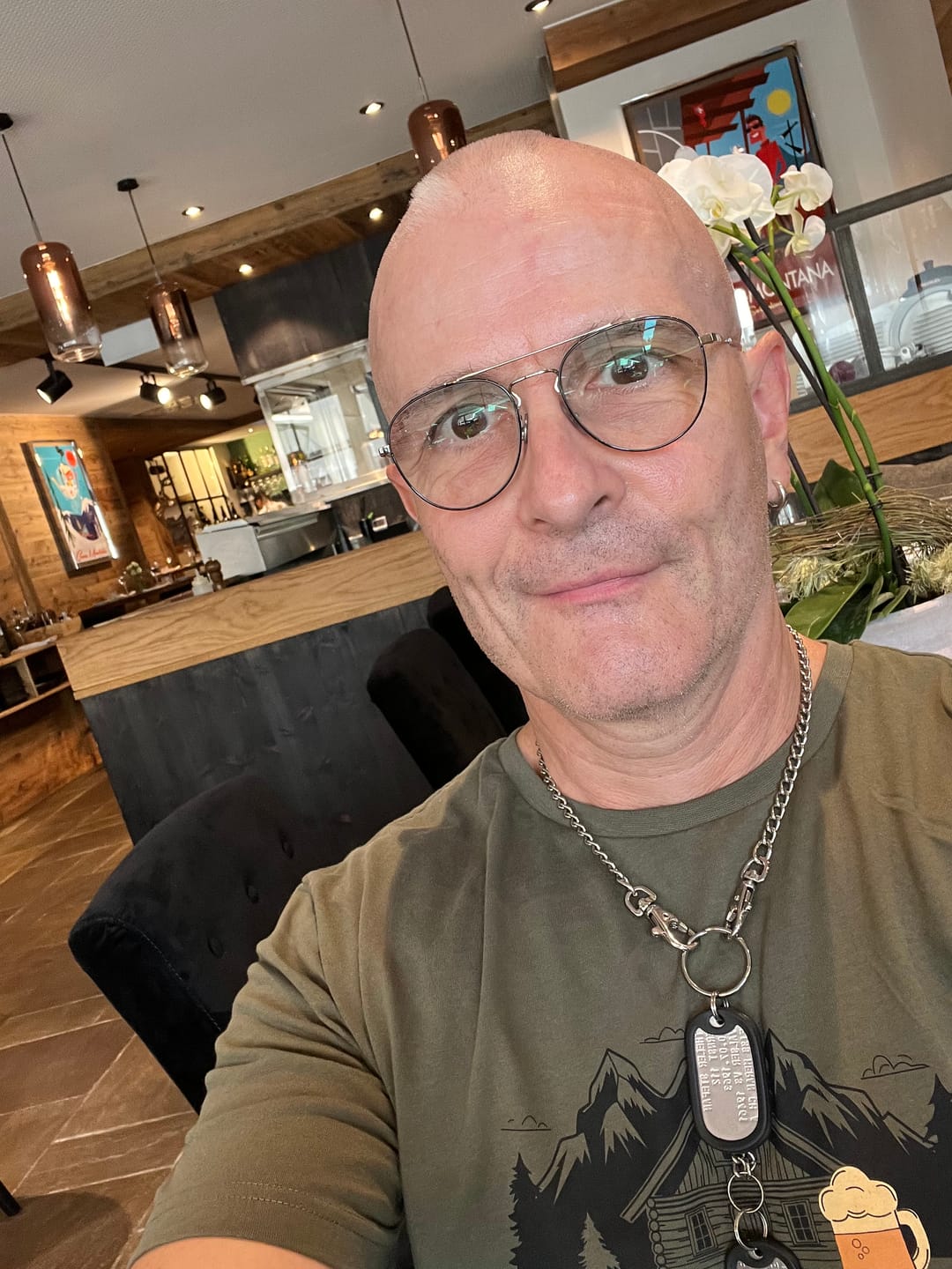 Customer photo review of Basislager - Unisex Premium Organic Shirt