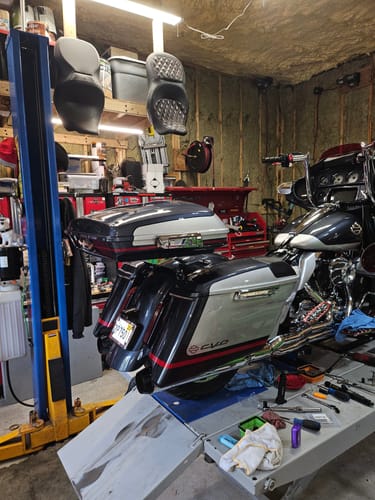 Customer photo review of HR3 Charred Steel & Lightning Silver 5.5" Razor Style Tour Pack Luggage For 14-24 Harley Touring