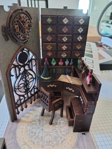 Customer photo review of Book Nook Diorama – Leuchtende Miniaturwelt fürs Bücherregal (4 Designs zur Auswahl) PREORDER