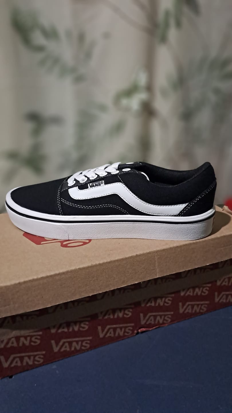 Customer photo review of Tenis 175 Negro Blanco