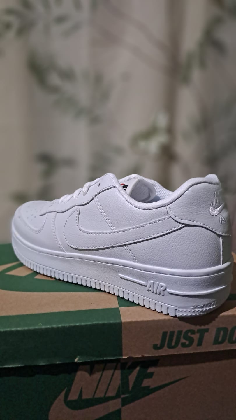 Customer photo review of Tenis 270 Blanco Total