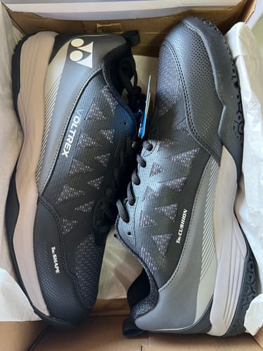 Customer photo review of Yonex Men's Voltrex Badminton Shoes