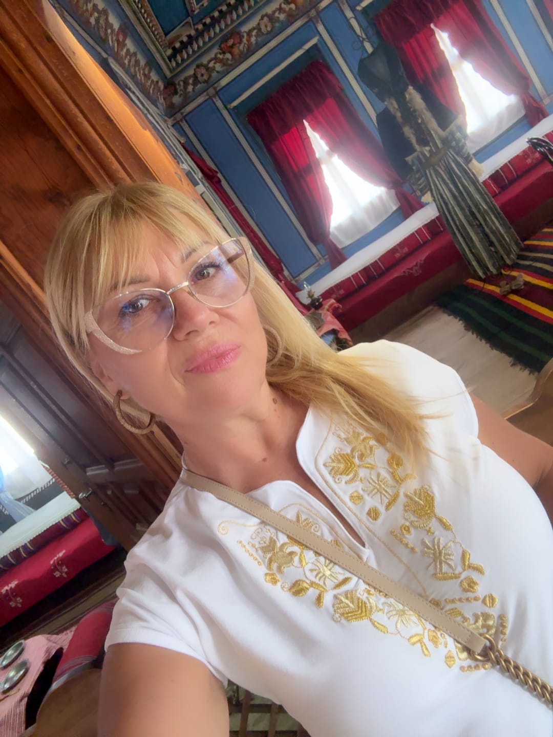 Customer photo review of Тениска с V деколте - "Самоковска"