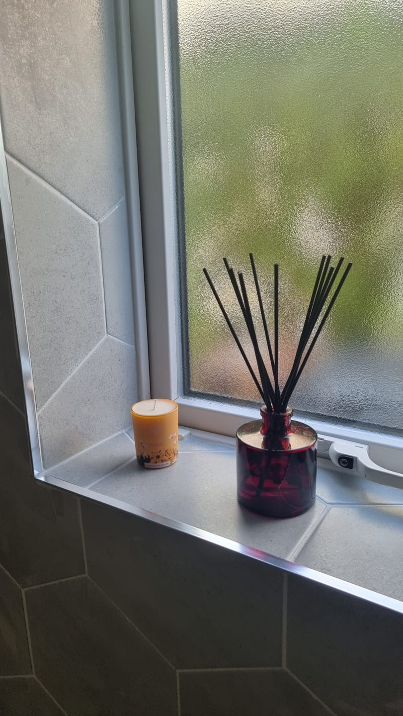 Customer photo review of Reed Diffuser Refill Oil - Lemongrass & Cedarwood | 150ml