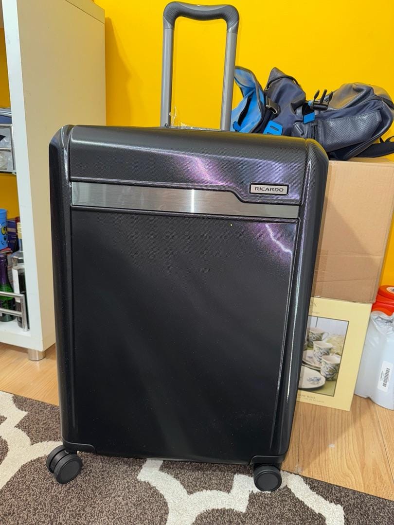 Customer photo review of Brentwood Hardside 25" Medium Check-In Expandable Spinner