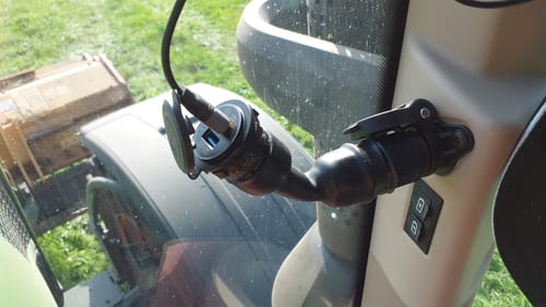 Customer photo review of Gadgetme 12V Steckdose QC 3.0 12V / 24V Einbau Buchse USB 36W