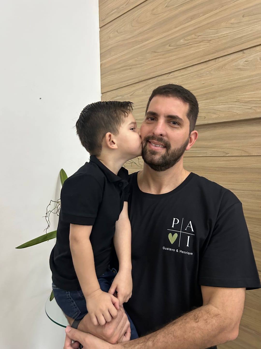 Customer photo review of Camiseta Personalizada PAI MINIMALISTA - 100% Algodão