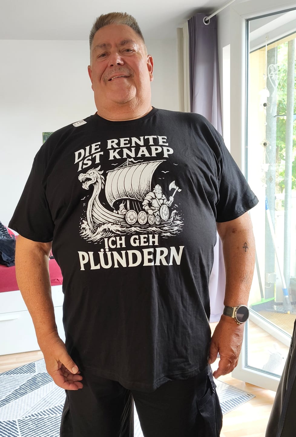Customer photo review of Die Rente ist knapp   - Herren Shirt
