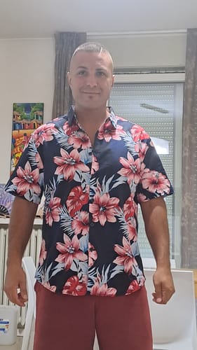Customer photo review of Chemise en coton hawaïen tropical à fleurs