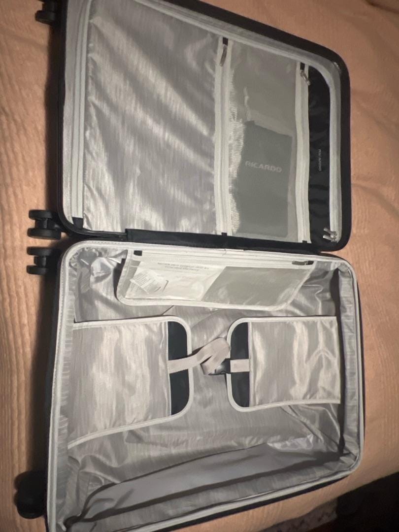 Customer photo review of Brentwood Hardside 25" Medium Check-In Expandable Spinner